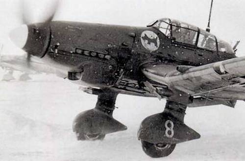 Русская зима и Ju 87D-1 из l./St.G 2 «Immelmann» (хорошо виден скотч-терьер на эмблеме)