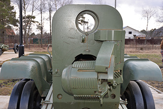 Орудийная повозка БР-10 и ствол 203-мм гаубицы Б-4, Ленино-Снегирёвский военно-исторический музей
