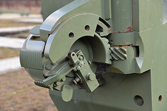 Орудийная повозка БР-10 и ствол 203-мм гаубицы Б-4, Ленино-Снегирёвский военно-исторический музей