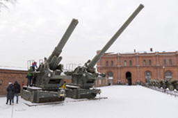 305-мм гаубица Бр-18 и 210-мм пушка Бр-17, Артиллерийский музей, СПб