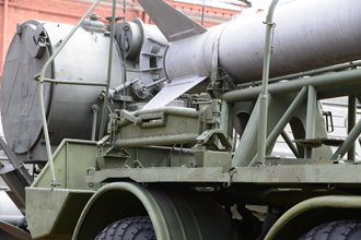 Транспортная машина 9Т29 с ракетой 9М21 комплекса 9К52 «Луна-М», Артиллерийский музей, СПб