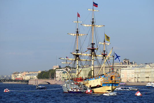 Реплика линейного корабля «Полтава» в акватории Невы, напротив Петропавловской крепости, СПб