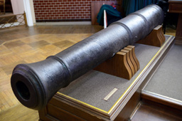 Ствол русской осадной 12-фунтовой пушки, найденной под Измаилом, музей А.В.Суворова