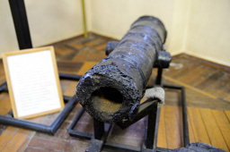 6-фунтовая противоабордажная чугунная пушка со шведского 44-пушечного фрегата  «Zemira». Музей подводной археологии, г.Выборг
