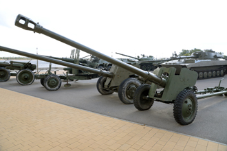 85-мм дивизионная пушка Д-44, Экспозиция военной техники на центральной набережной Волгограда