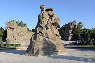 Монумент «Стоять насмерть!» , Памятник-ансамбль «Героям Сталинградской битвы» на Мамаевом кургане, Волгоград