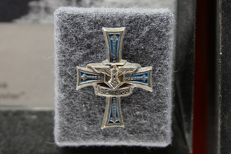 «Сталинградский крест» на погоны, введённый для военнослужащих восстановленной после разгрома в Сталинграде 44. Infanterie-Division, Музей-панорама «Сталинградская битва»