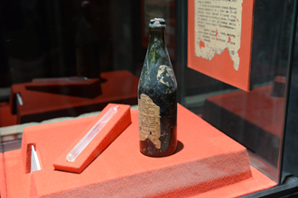 Ампула и бутылка с зажигательной смесью, Музей-панорама «Сталинградская битва»