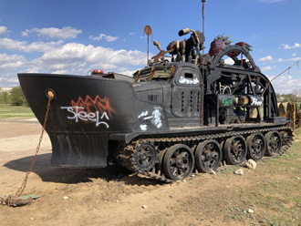 Быстроходная траншейная машина БТМ-3 в стиле «Mad Max», Выставка инженерной техники в ПКиО «Волжский»
