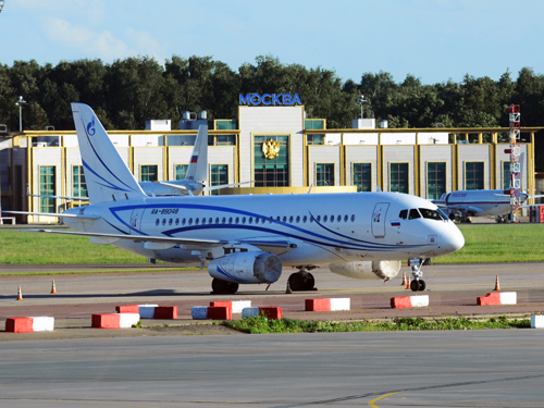 Сухой SuperJet 100-95LR (RA-89048) авиакомпании Газпромавиа, Внуково, 21 июля 2017 года