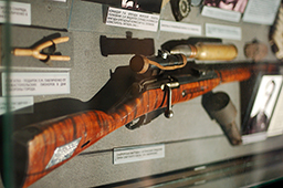 7,62-мм снайперская винтовка образца 1891/30 года, которая была вручена Л.М. Павличенко в 1943 году (воевала она, как винтовкой Мосина с прицелом ПЕ, так и СВТ-40 с прицелом ПУ)