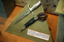 Нож десантника – подарок нач.артиллерии при штабе противодесантной обороны Новороссийской военно-морской базы Багаеву от Цезаря Кунникова