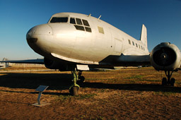 Пассажирский самолёт Ил-14.