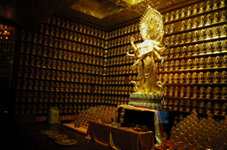 Золотая статуя Гуанминь 