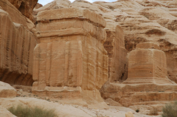 Домик джиннов (с) бедуины. Древние каменные идолы, которым поклонялись когда-то арабские племена.