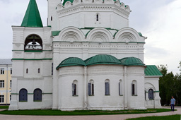 Для XVII века соединие церкви с колокольней было делом необычным  - звонарь мог видеть весь ход храмовой службы с яруса звона через арочный верхний проем. Нижний Новгород