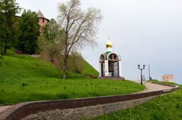 В 2005 году, кроме копии памятника Минину и Пожарскому, город получил ещё и набатный колокол (диаметр 2,5 метра, вес 6 тонн). Нижний Новгород