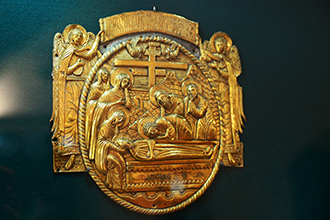 Медальон с царских врат «Положение во гроб». Золотая кладовая, Суздаль