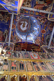 Щелевидные окна световых барабанов, Рождественский собор, Суздаль