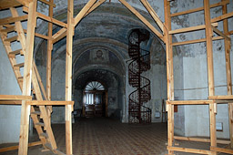 Интерьер реставрируемого собора.
