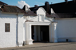 Главный фасад комплекса конного двора