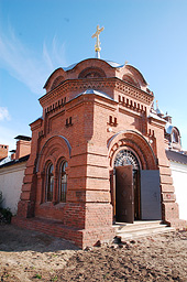 Комплекс Иоанно-Предтеченского монастыря, башня-часовня постройки 1901 года (ныне освящена в честь Царственных Страстотерпцев)