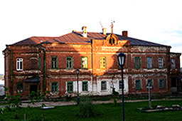 Сестринская трапезная, постройки 1890 года. Иоанно-Предтеченский женский монастырь. Свияжск, 2014 год 